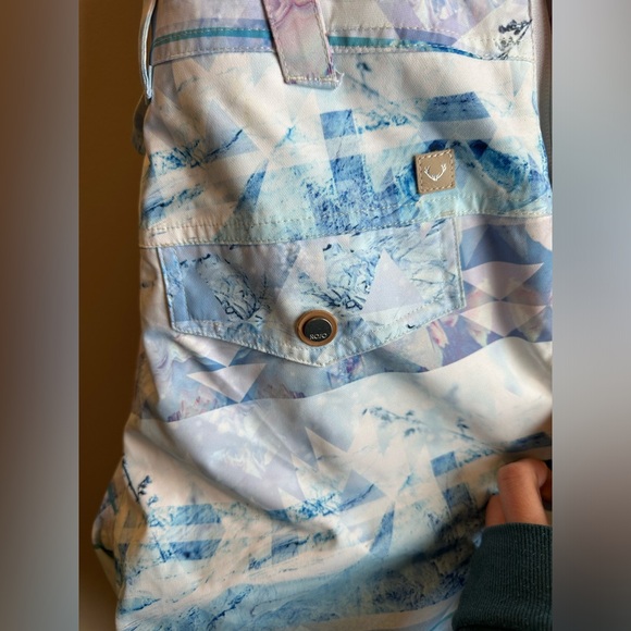 Rojo Snow Day Snowscape 15K Snowboard Bib Pants NWOT - Picture 8 of 11